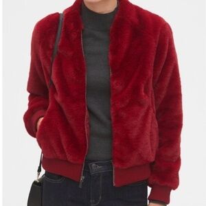 Size medium women’s Banana Republic bomber jacket excellent condition - faux fur